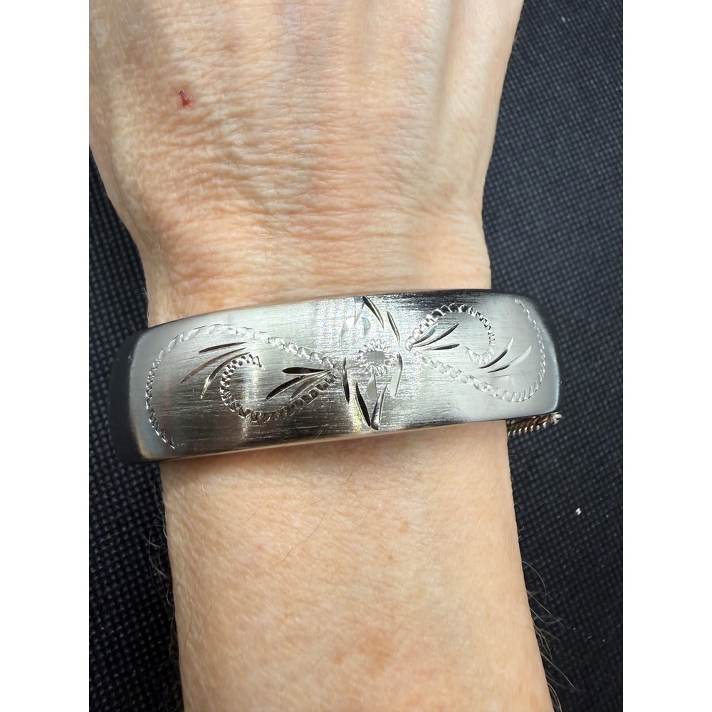 Vintage Silver Tone Etched Floral Hinged Bangle Bracelet with Safety Chain